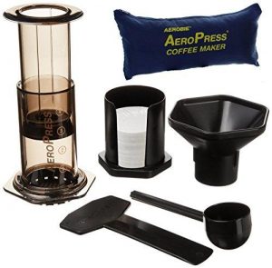 Aerobie AeroPress - Cafetera a presión para cafés y expresos (incluye bolsa de nylon con cremallera), color negro