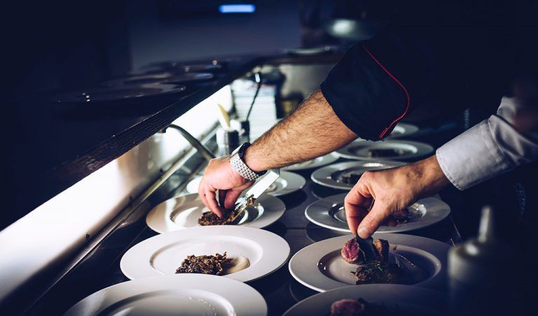 Pagar al hacer una reserva en un restaurante