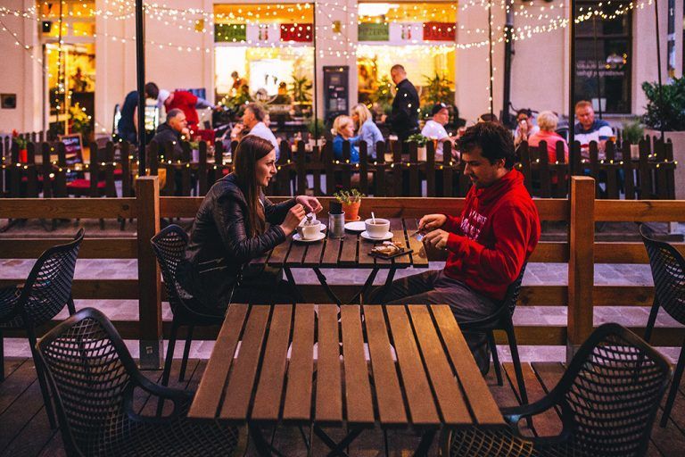 Salir a cenar: qué hacer y no hacer en la primera cita
